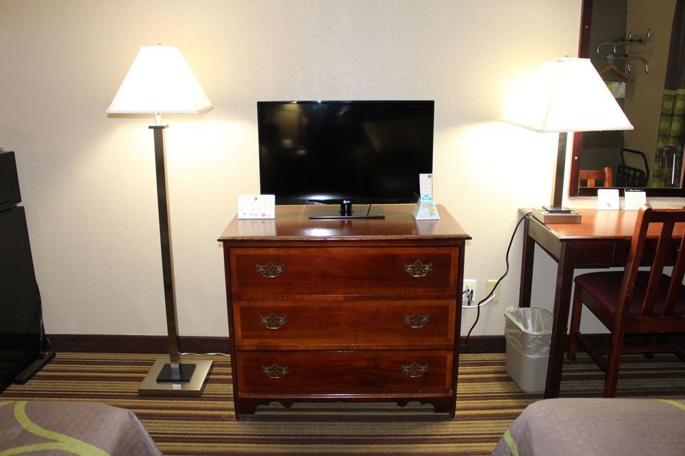 Super 8 By Wyndham Nixa/springfield Area Nixa